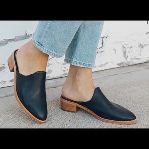 Black Venetian Mule